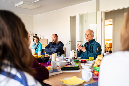 Gemeinsam ins neue Semester: Volles Haus beim Semesterstartfr&uuml;hst&uuml;ck von ESG und KHG